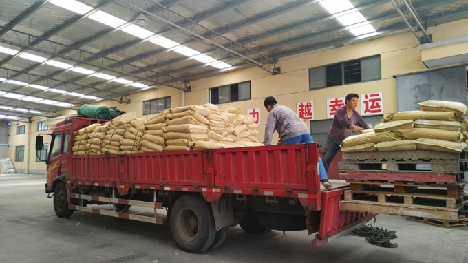 حبيبات البولي يوريثين بالحرارة من البولي يوريثين الحراري العذراء 64D بكميات كبيرة مثبطة للهب عينات TPEE TPU 18