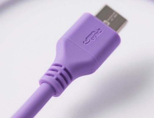 TPU الموصلة ، مقاومة سطحية مستقرة ، صلابة جيدة ، مقاومة شق ممتازة للمكونات الإلكترونية